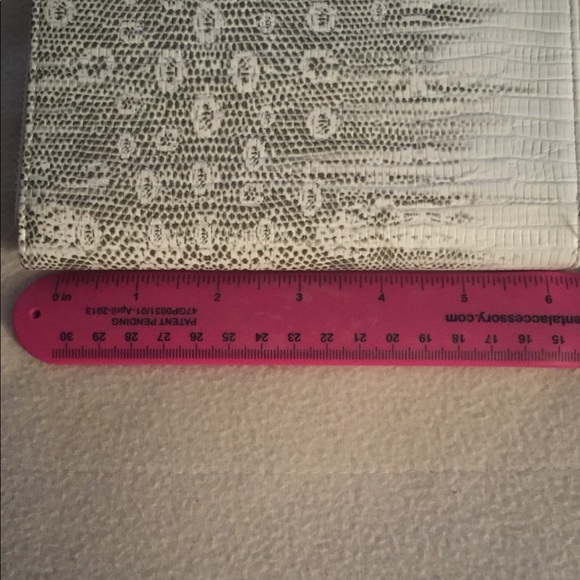 Cream and black wallet - Picture 4 of 4